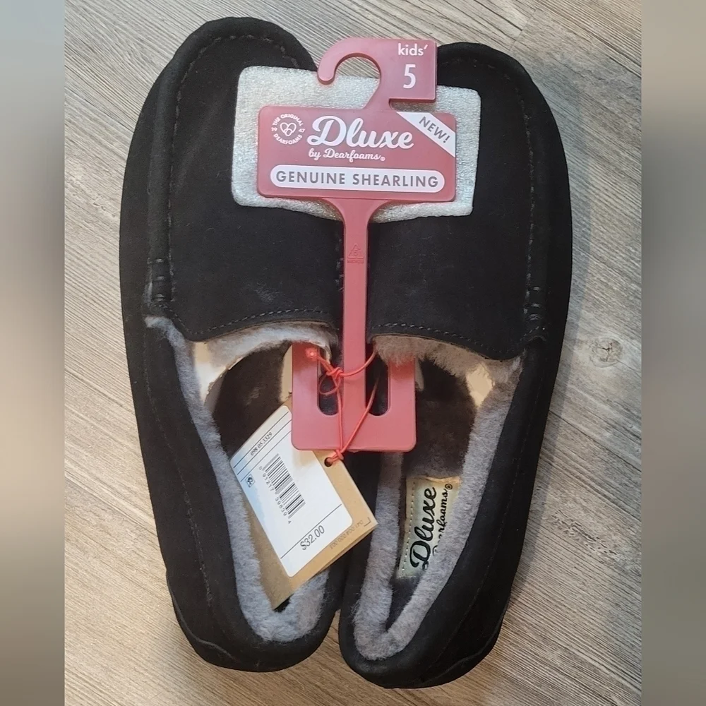 SIZE: 5 | Kid's dearfoam fireside indoor/Outdoor shearling moccasin